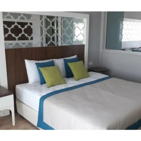 Crown Sunshine Ultra 5* Side